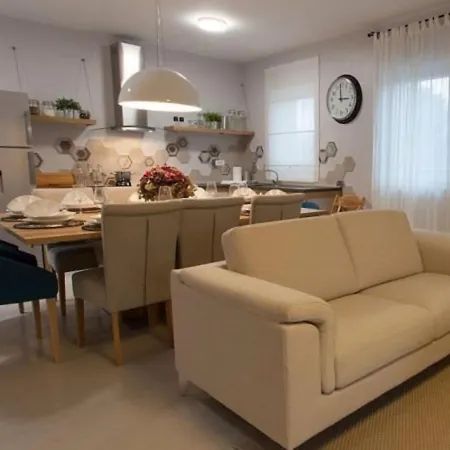 Cozy And Stylish Relax Pool 펜션 흐바르